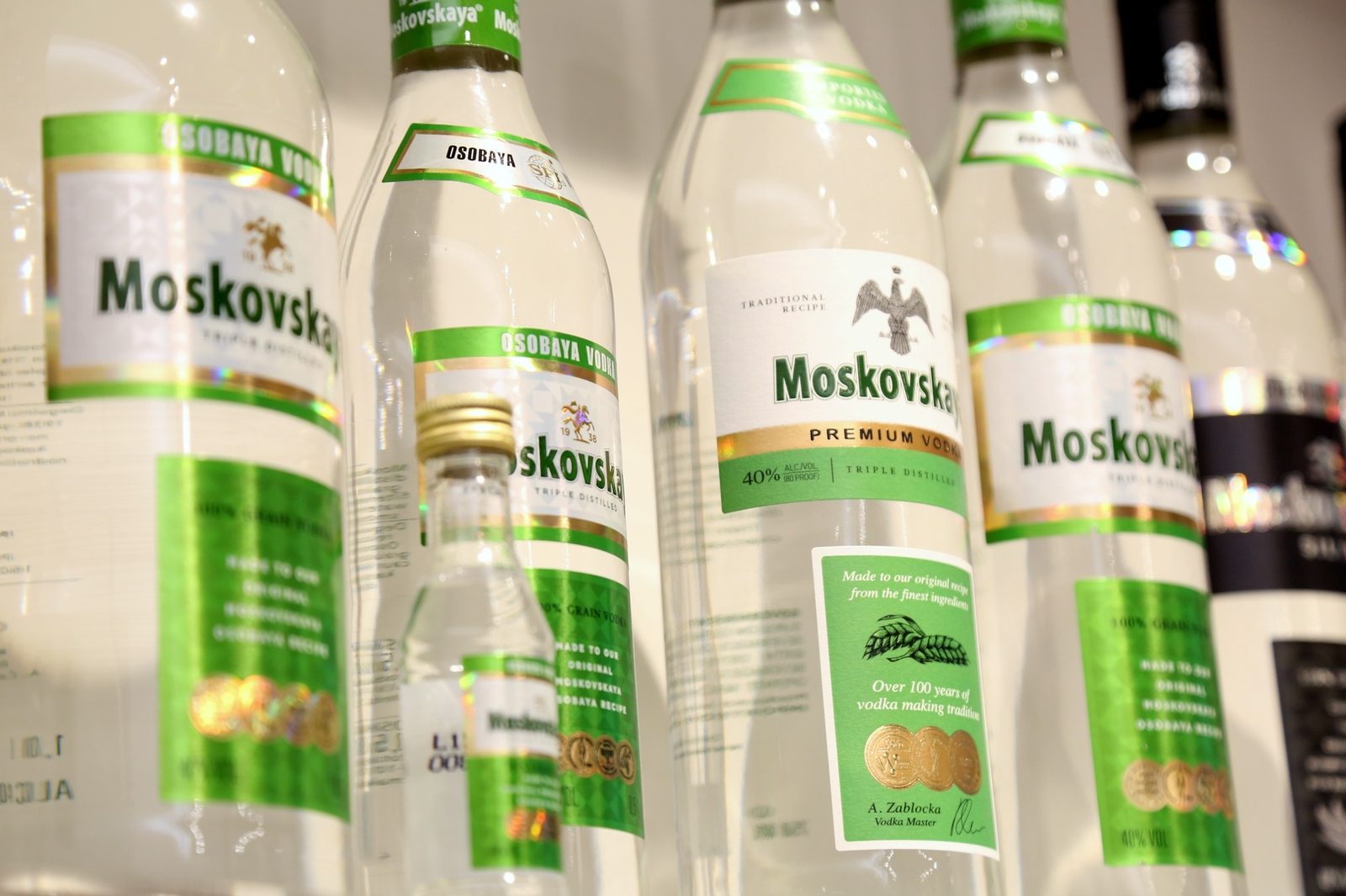 Smiltenes novadā naudas iegūšanai alkoholam no garāžas nozog desmit kastes brūkleņu un gaileņu