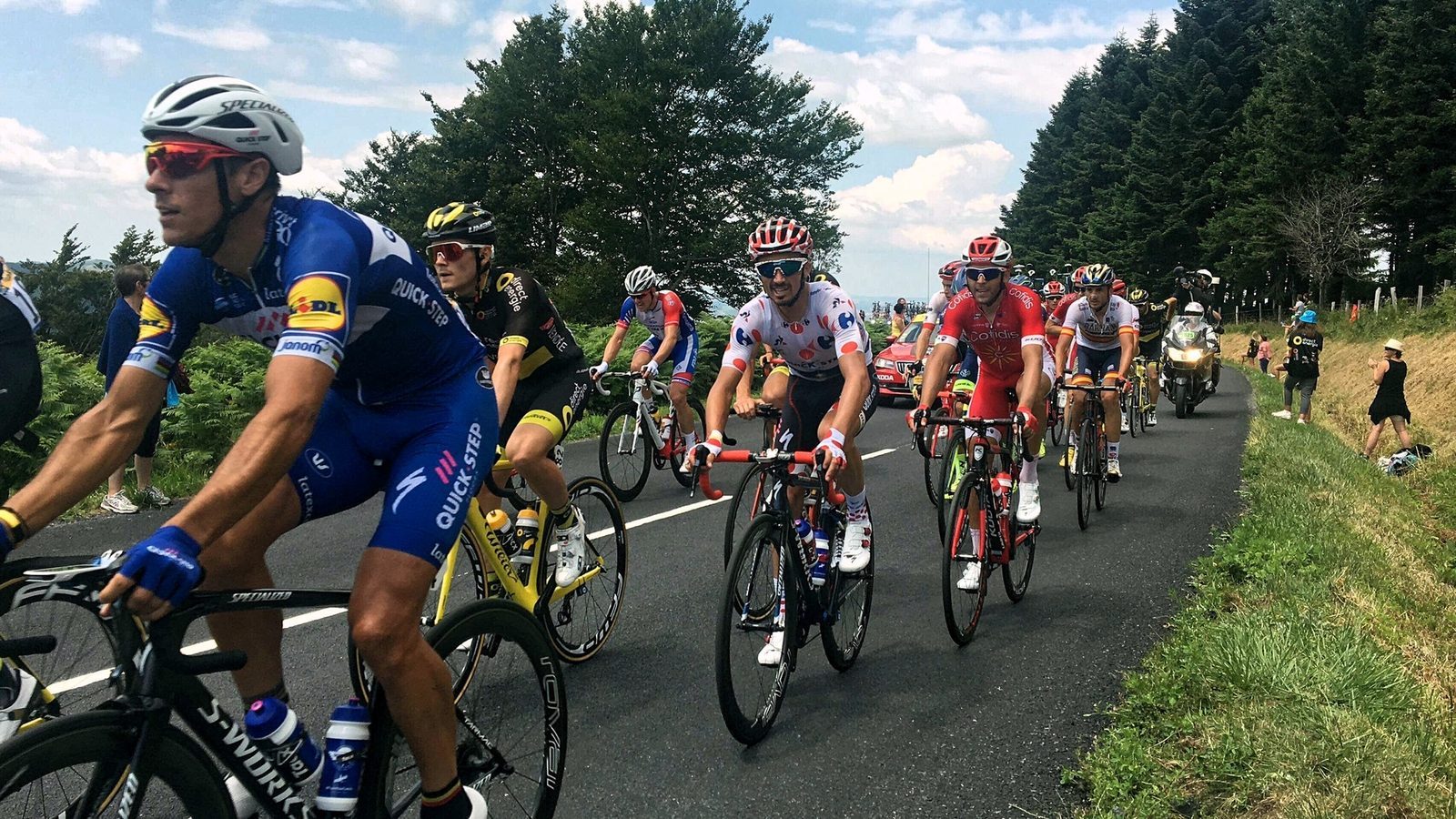 Visiem "Tour de France" dalībniekiem Covid-19 testi negatīvi, sacensību direktoram - pozitīvs Visiem "Tour de France" dalībniekiem Covid-19 testi negatīvi, sacensību direktoram - pozitīvs