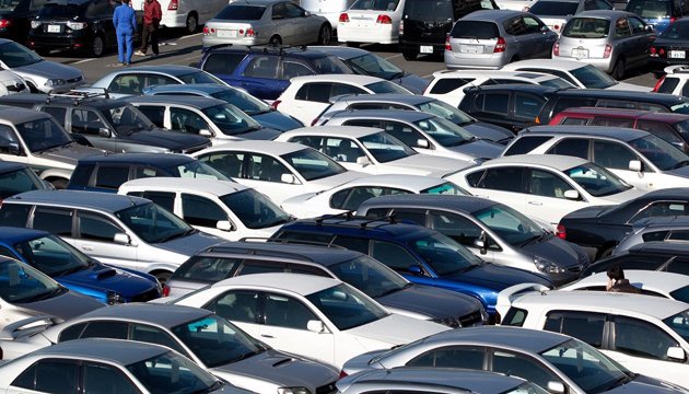 Легковых авто в Латвии регистрируют все меньше Легковых авто в Латвии регистрируют все меньше