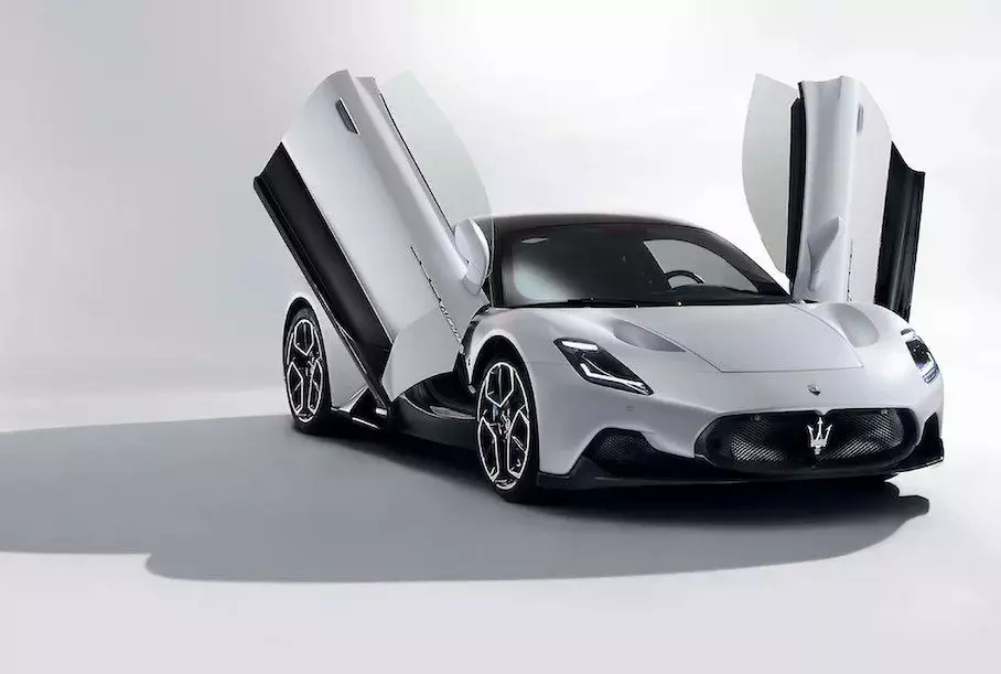 Первый взгляд на новый суперкар Maserati Первый взгляд на новый суперкар Maserati