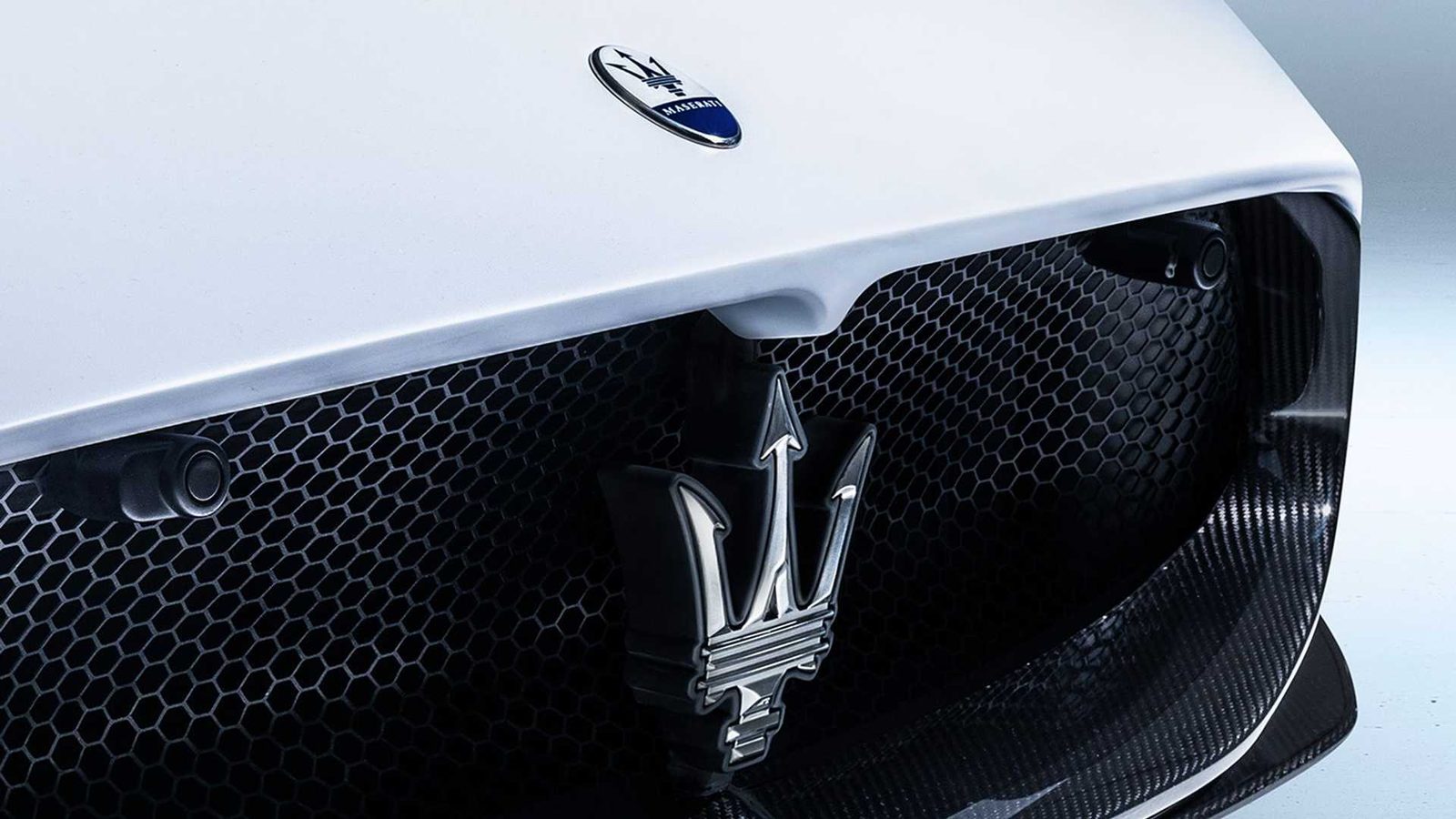Maserati обновила легендарный «трезубец» Maserati обновила легендарный «трезубец»