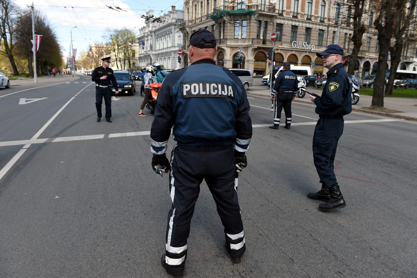 ES dalībvalstīs policija pastiprināti uzraudzīs ceļu satiksmes drošību