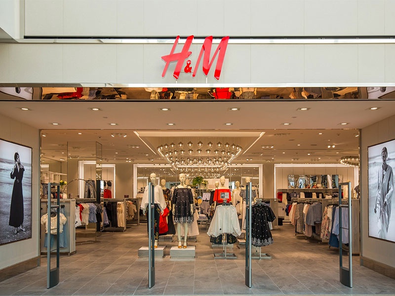 H&M оштрафован на 35,3 миллиона евро за слежку за сотрудниками H&M оштрафован на 35,3 миллиона евро за слежку за сотрудниками