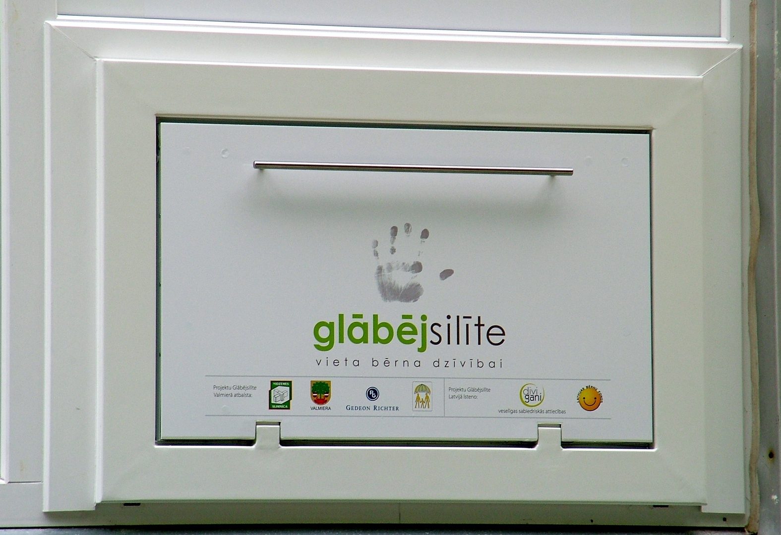 В "Baby Box" Резекненской больницы оставлен новорожденный мальчик В "Baby Box" Резекненской больницы оставлен новорожденный мальчик