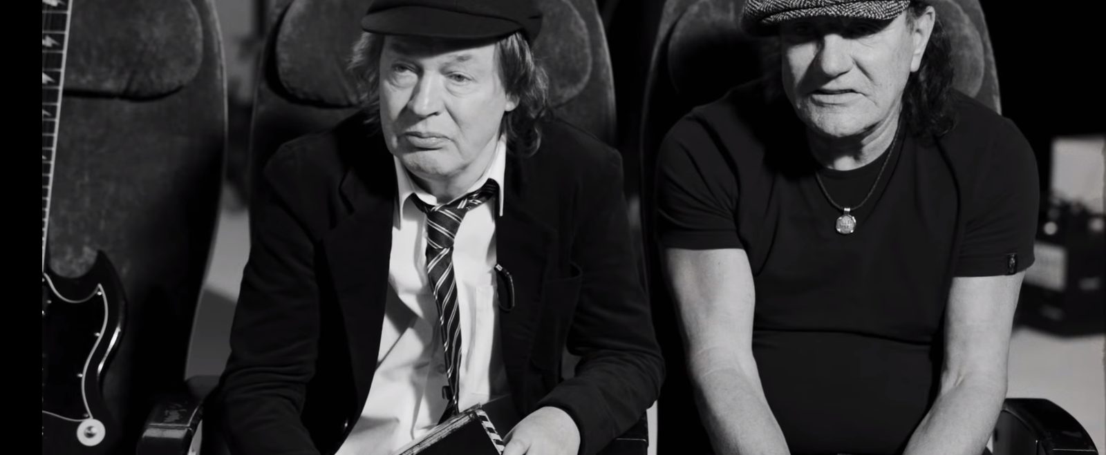 AC/DC посвятили новый альбом памяти своего покойного гитариста AC/DC посвятили новый альбом памяти своего покойного гитариста