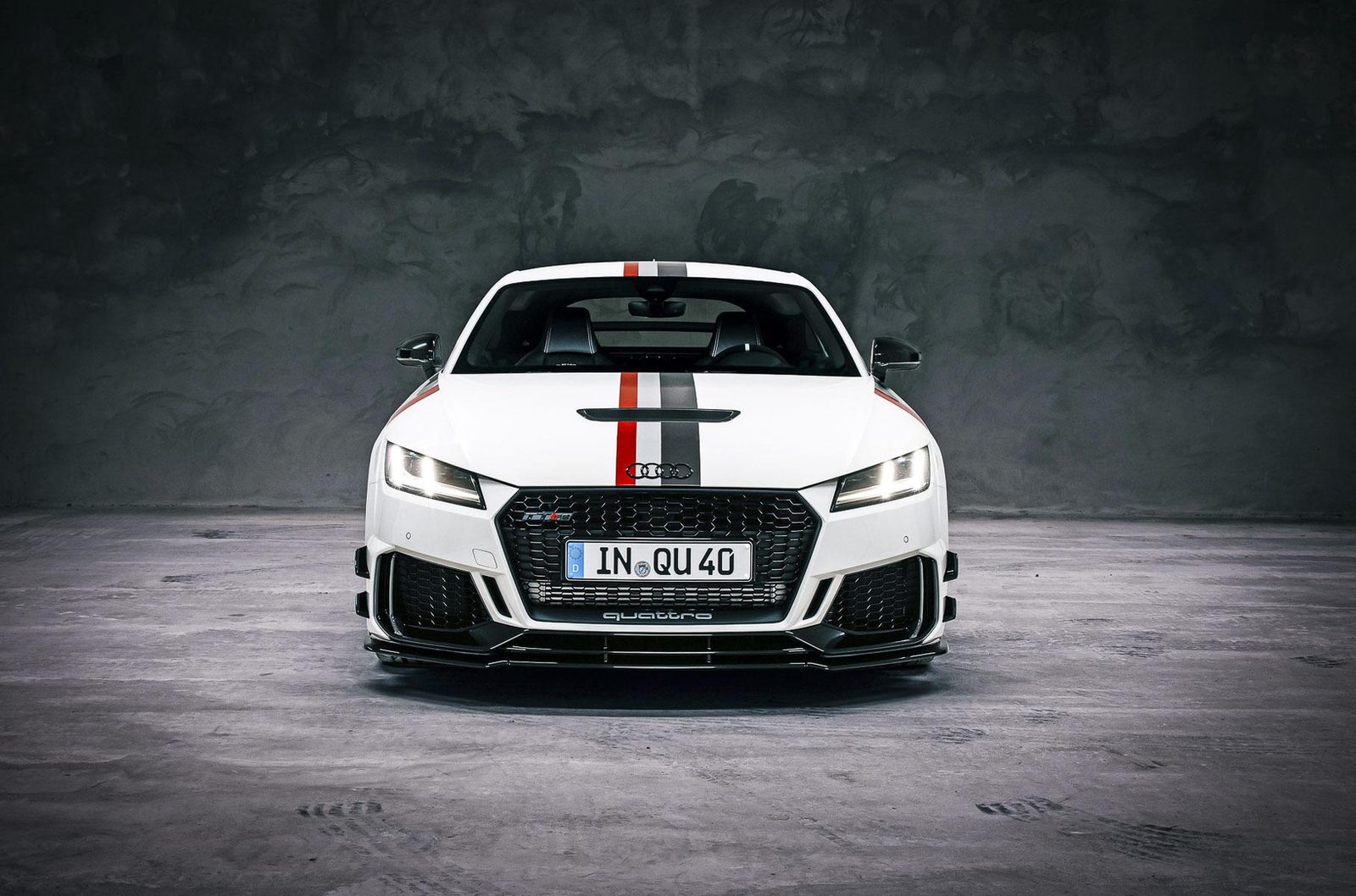Audi отметила 40-летие технологии полного привода quattro спецверсией TT RS Audi отметила 40-летие технологии полного привода quattro спецверсией TT RS