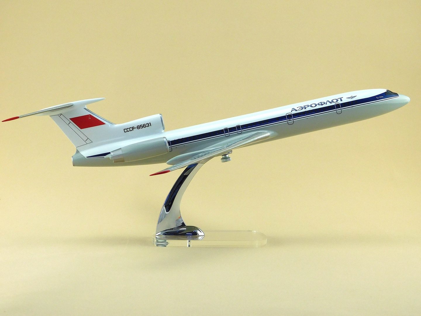 Самолет Ту-154 совершил последний гражданский полет в РФ