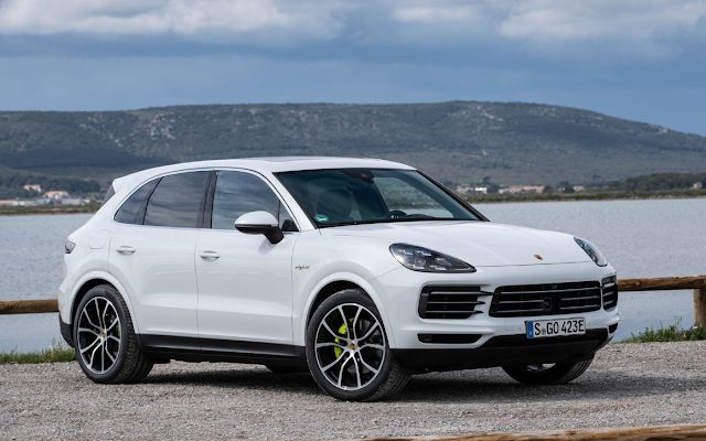 У гибридного Porsche Cayenne увеличили запас хода У гибридного Porsche Cayenne увеличили запас хода