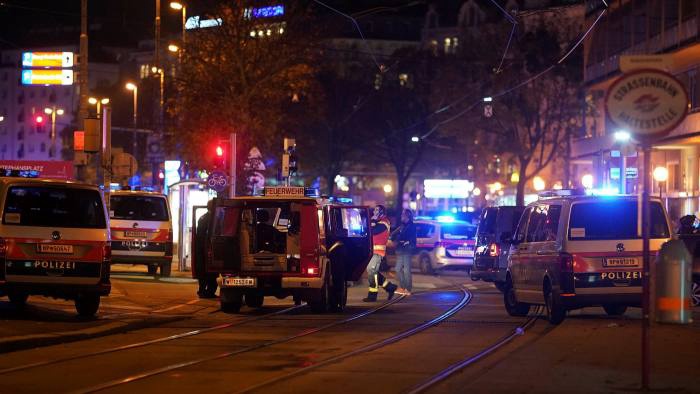 Теракт в Вене: трое погибли, 15 ранены Теракт в Вене: трое погибли, 15 ранены