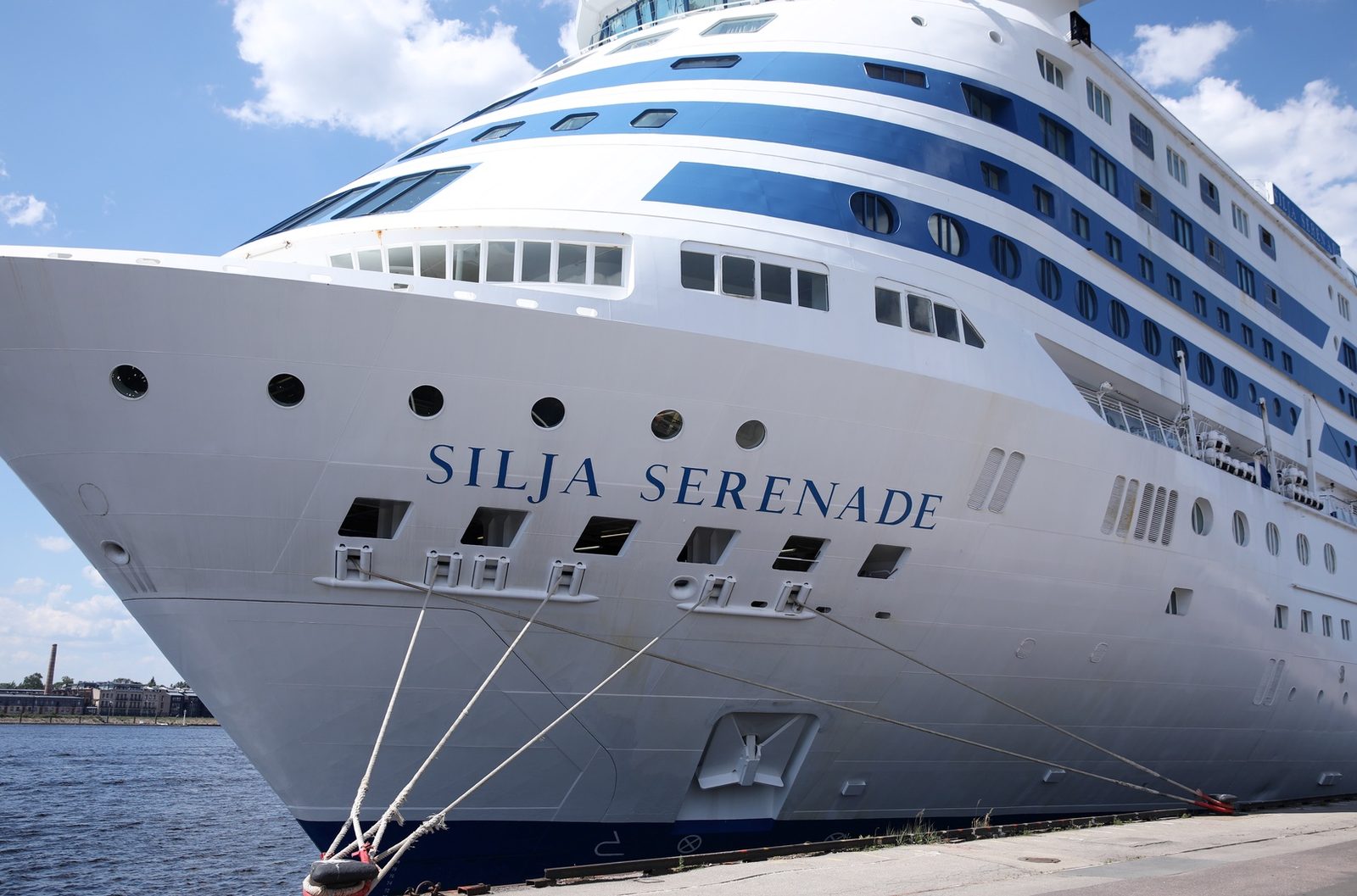 "Tallink" pārvadāto pasažieru skaits starp Rīgu un Stokholmu oktobrī sarucis par 98,9%