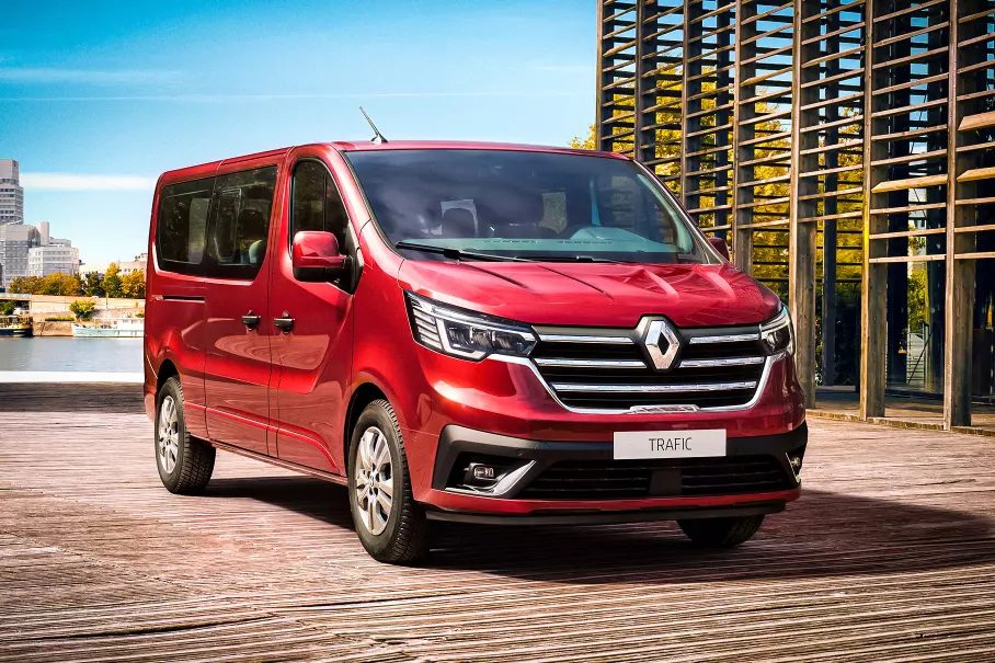 На юбилей фургона Trafic Renault обновила модель На юбилей фургона Trafic Renault обновила модель