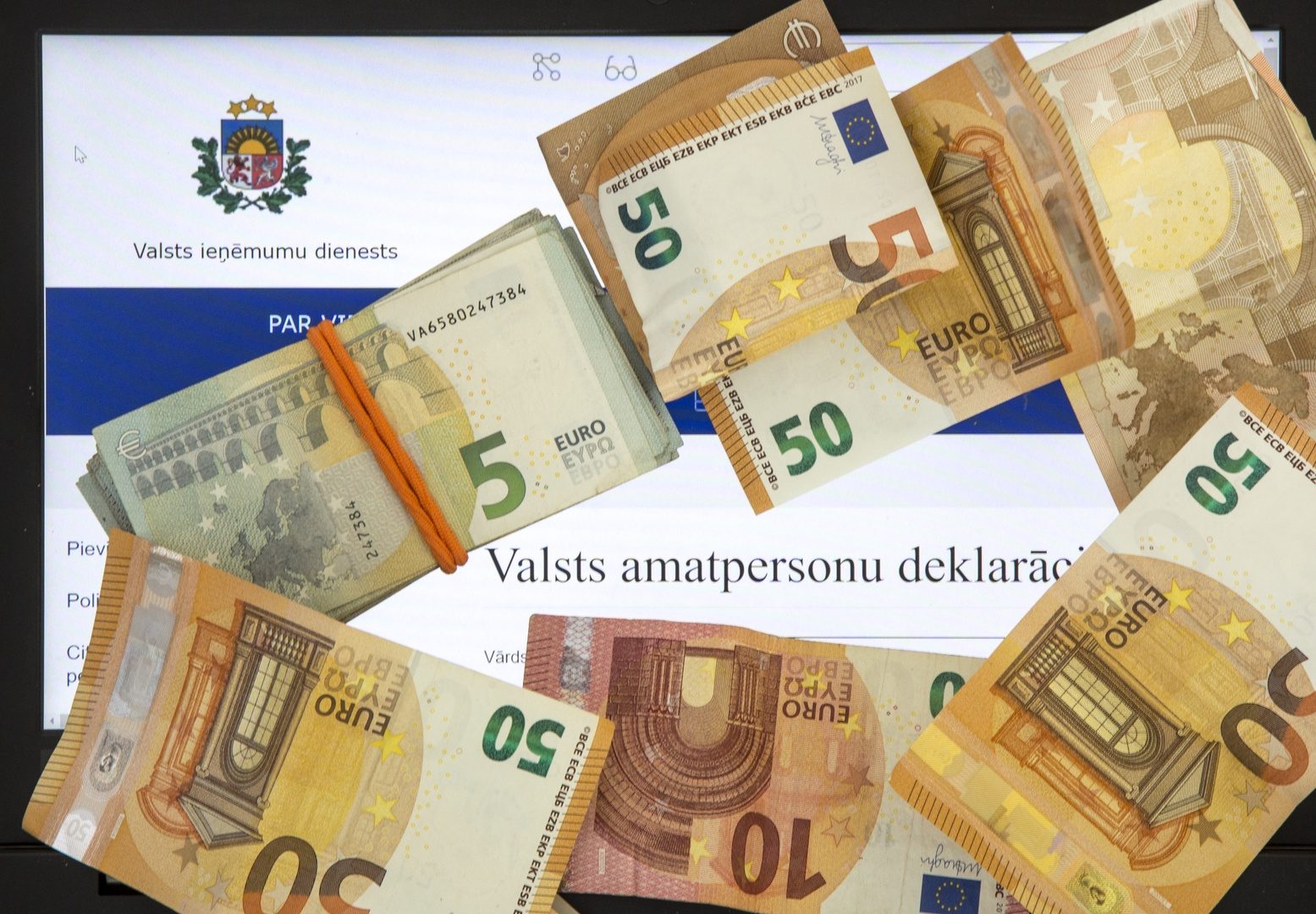 Valsts piemaksās līdz 500 eiro nepilnu darba laiku strādājošajiem Covid-19 krīzē cietušā uzņēmumā Valsts piemaksās līdz 500 eiro nepilnu darba laiku strādājošajiem Covid-19 krīzē cietušā uzņēmumā