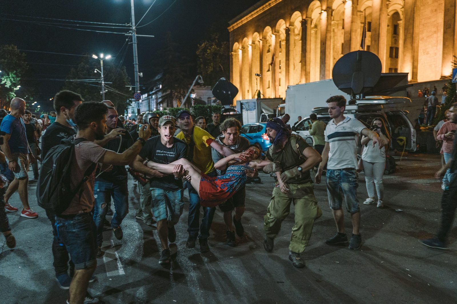 Armēnijā protestētāji ielauzušies parlamenta ēkā
