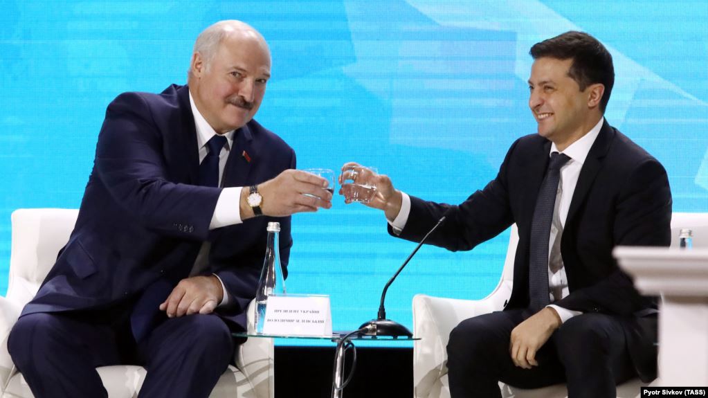 Лукашенко - Зеленскому: «чья бы корова мычала»