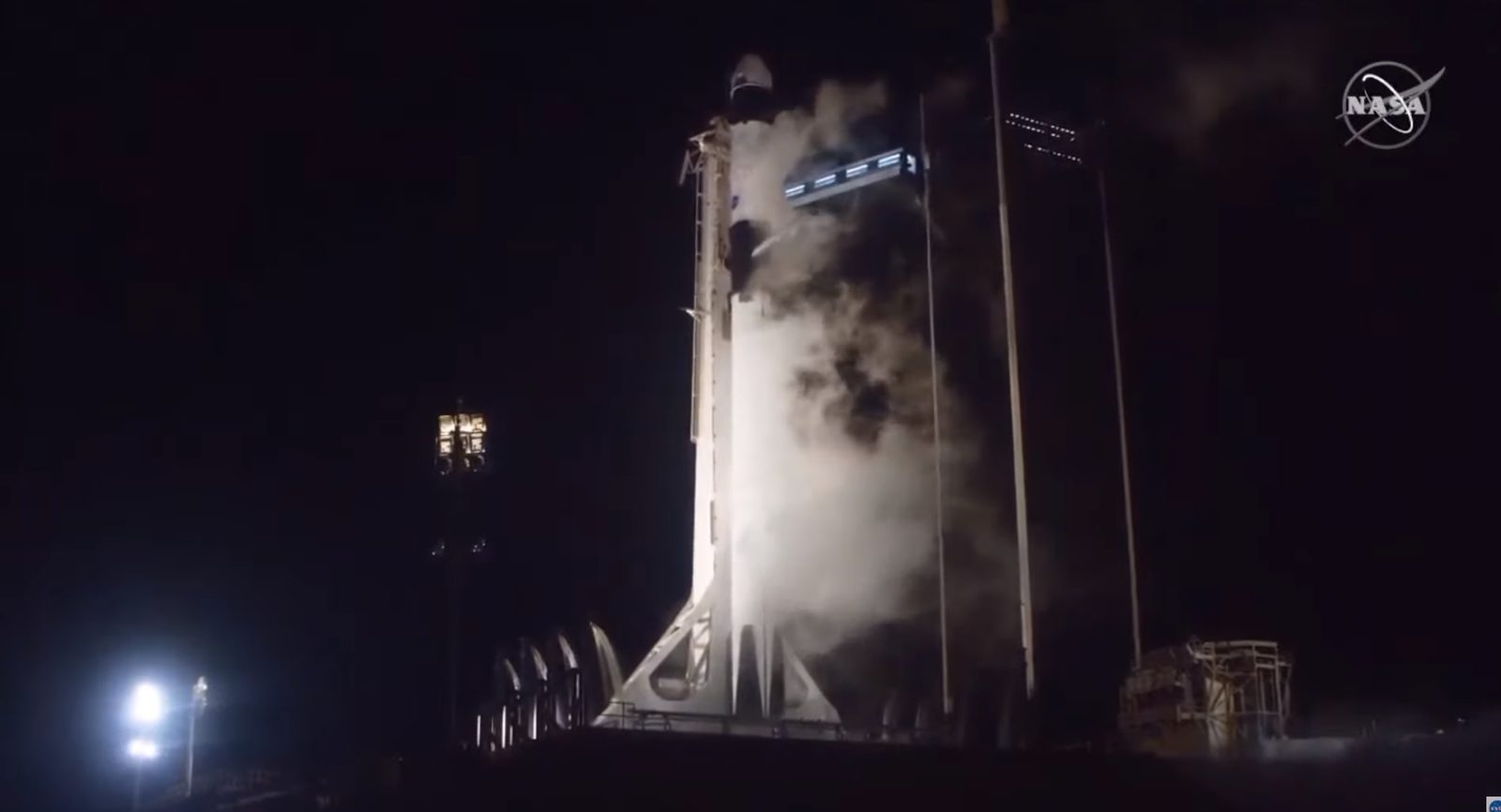 Crew Dragon с 4 астронавтами успешно стартовал к МКС
