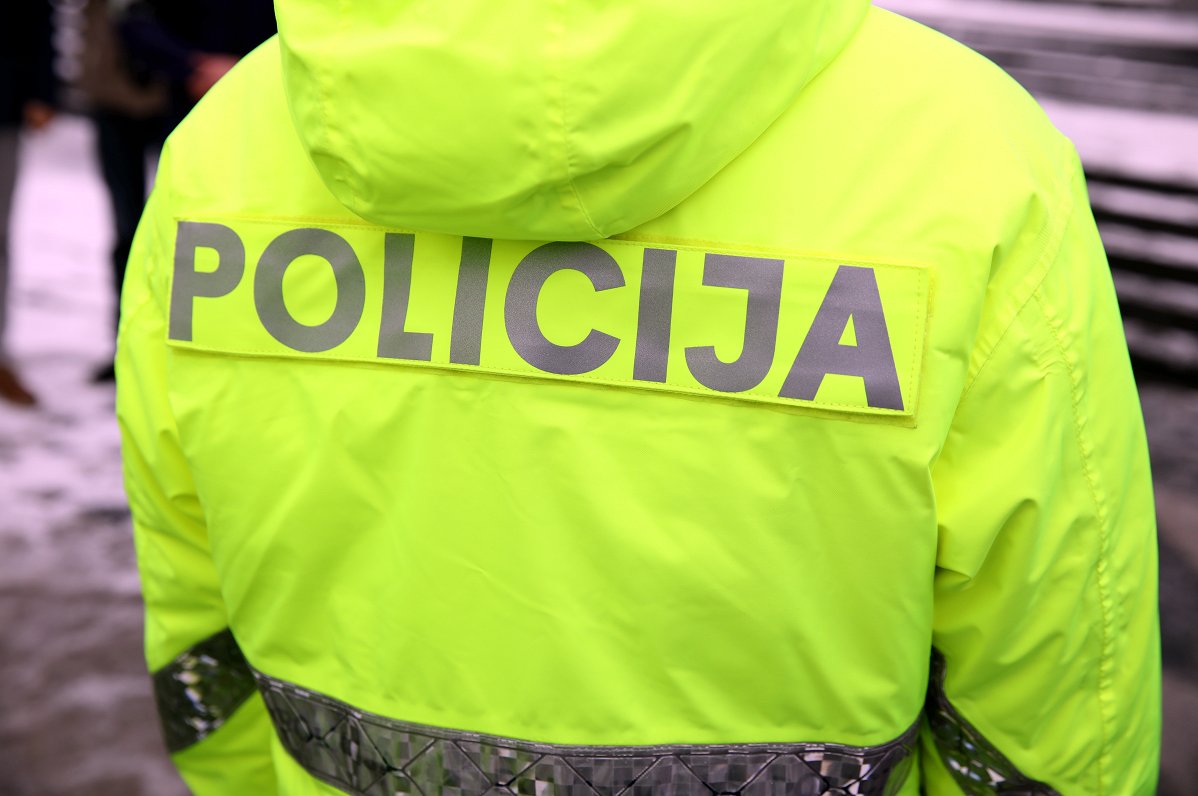В прошлом году только один работник полиции был задержан за взятку В прошлом году только один работник полиции был задержан за взятку