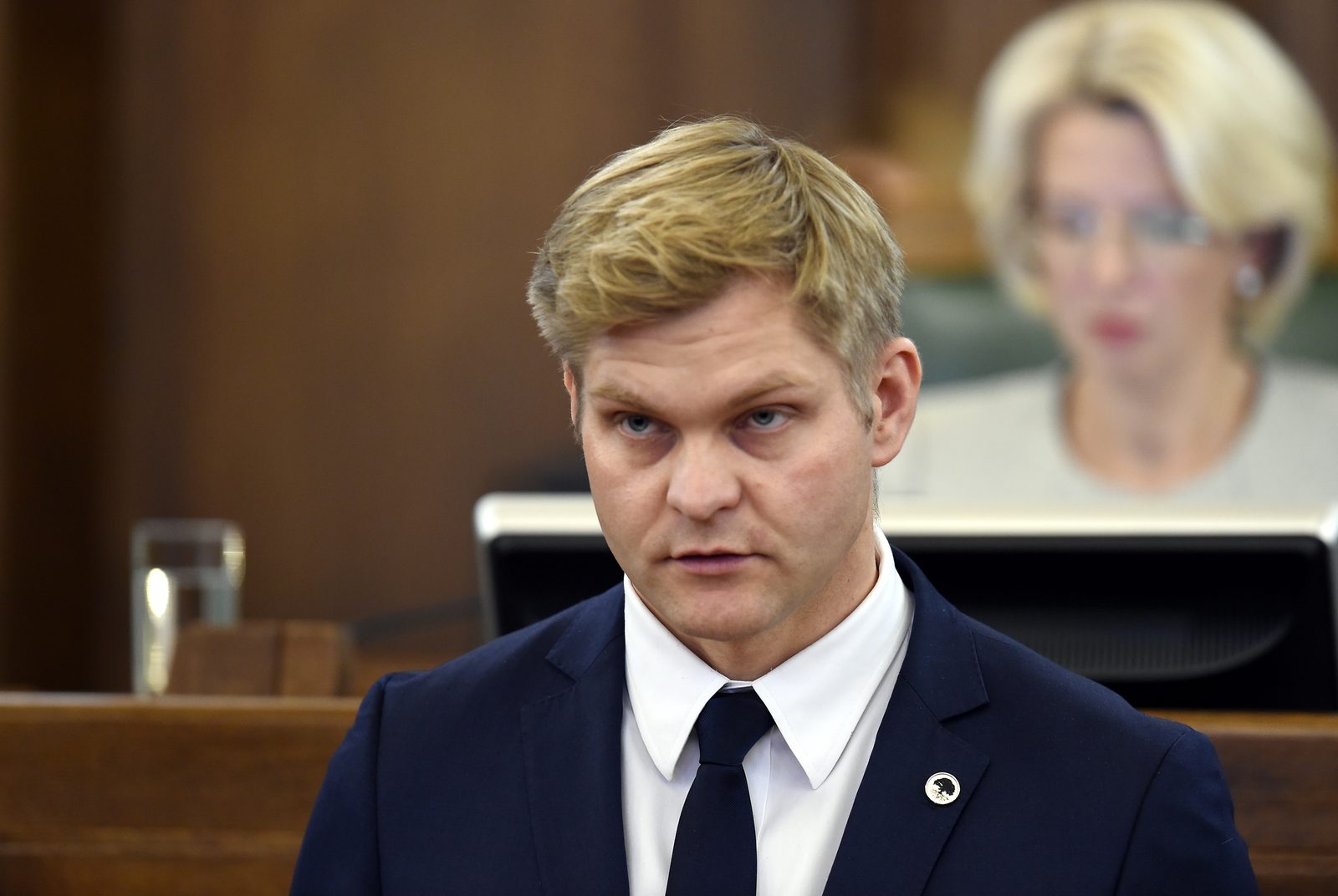 Tiesā pieprasa Znotiņai atsaukt izteikumus par "ABLV" bankas interešu pārstāvniecību Saeimā Tiesā pieprasa Znotiņai atsaukt izteikumus par "ABLV" bankas interešu pārstāvniecību Saeimā