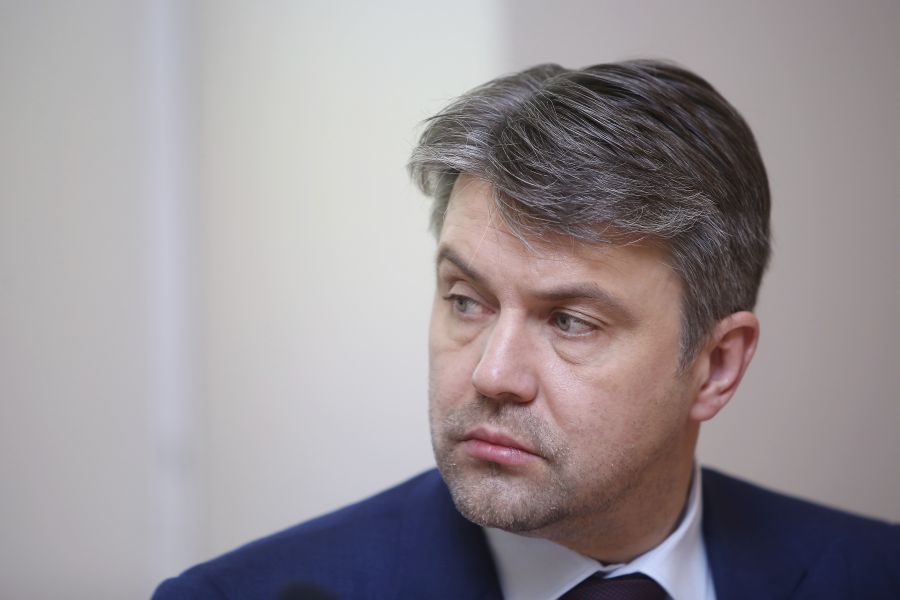 Омбудсмен согласился на обязательную вакцинацию. Непрямым способом
