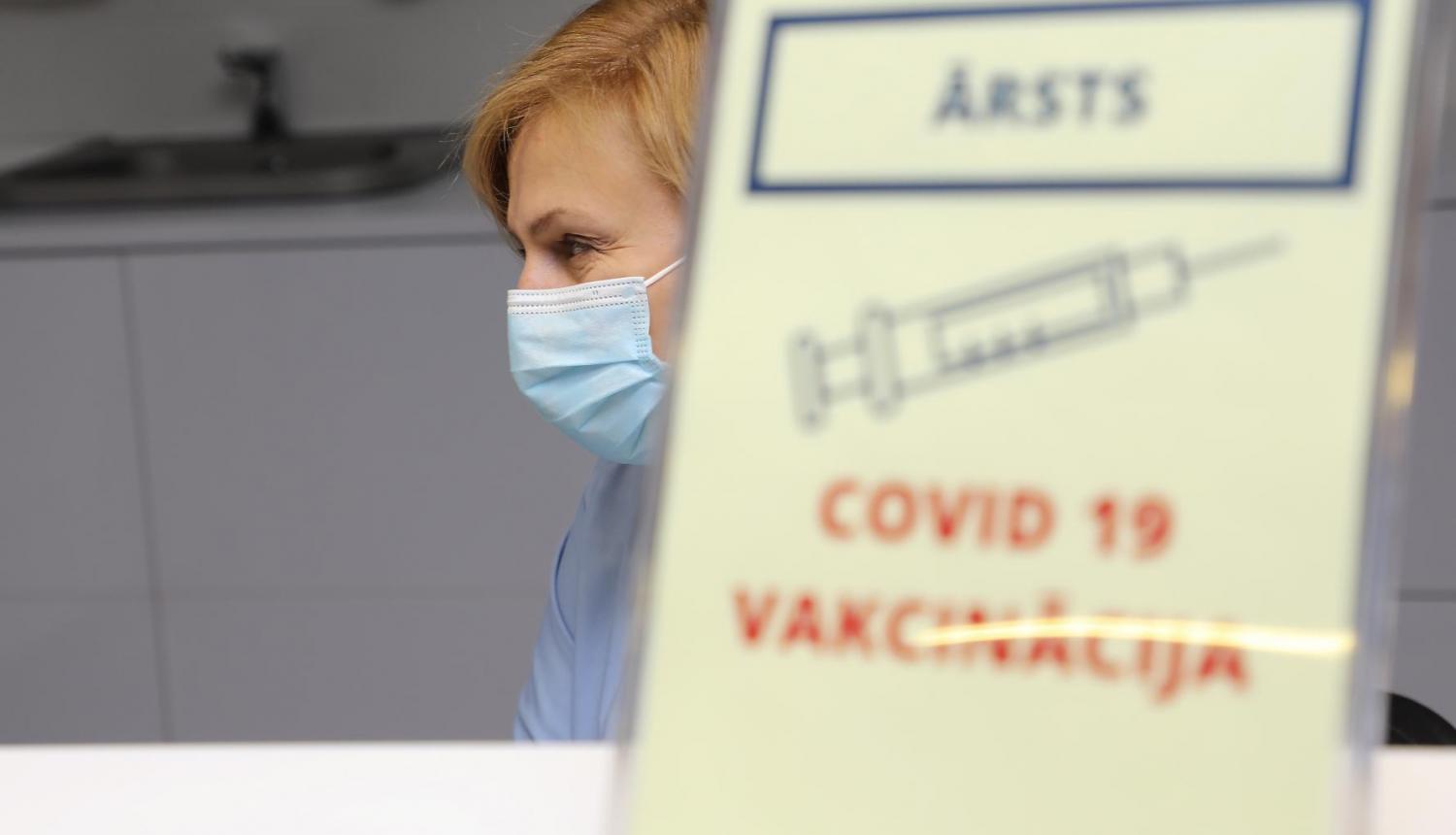Жители получают повторные приглашения на вакцинацию - это бардак?