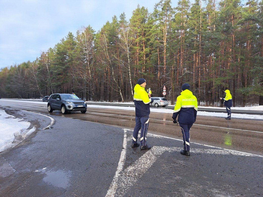 С субботы по 2 января полиция усилит безопасность дорожного движения С субботы по 2 января полиция усилит безопасность дорожного движения