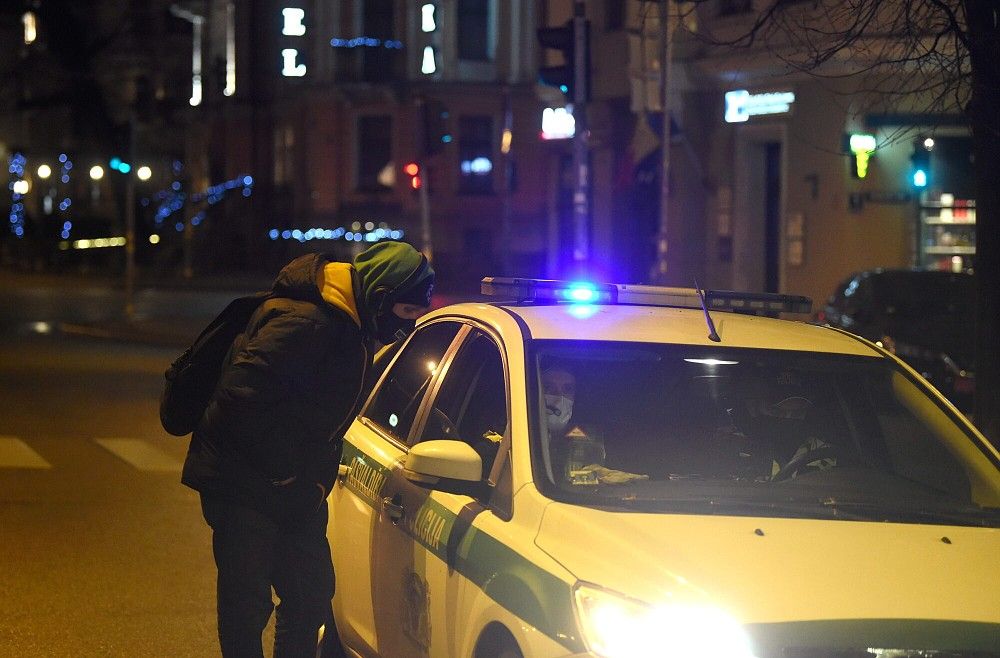 За нарушения комендантского часа оштрафовали 603 человека За нарушения комендантского часа оштрафовали 603 человека
