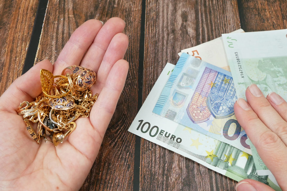 Инфляция заставляет немцев обращаться в ломбарды Инфляция заставляет немцев обращаться в ломбарды