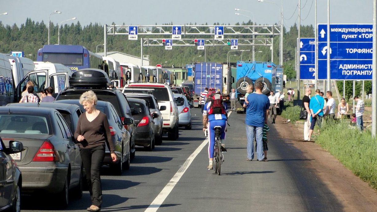 Россия готовит электронную очередь для автомобилей на границе. Пока на финской Россия готовит электронную очередь для автомобилей на границе. Пока на финской