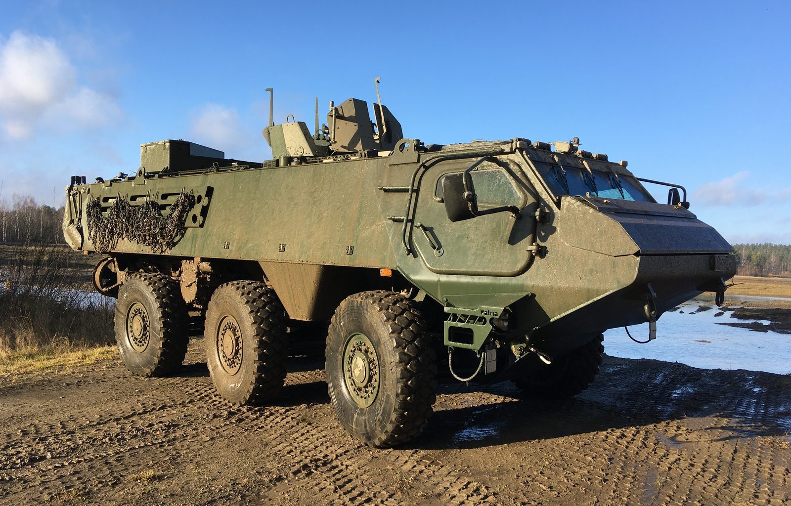 Латвия поставит Украине бронетранспортеры "Patria" Латвия поставит Украине бронетранспортеры "Patria"