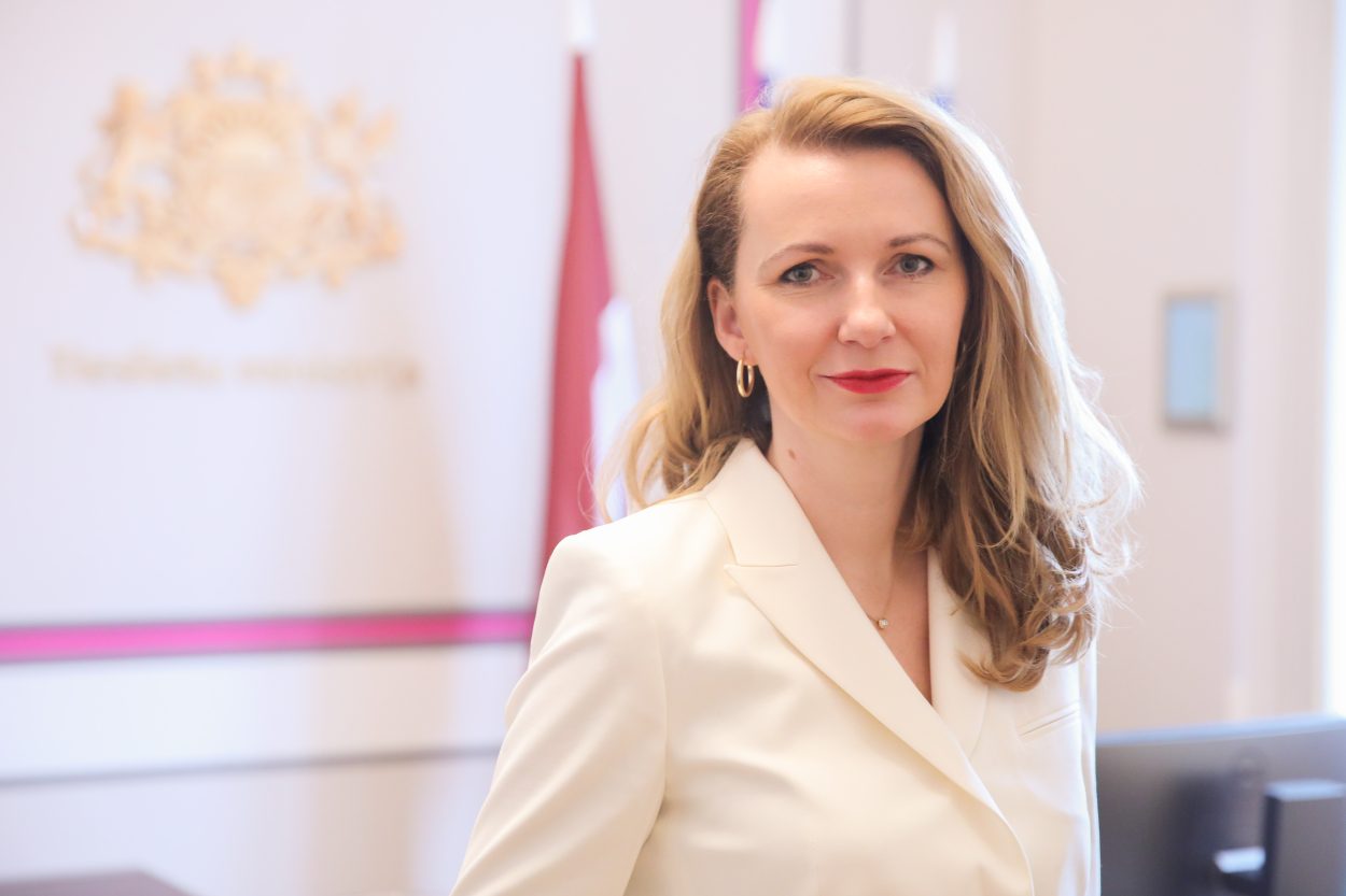Либиня-Эгнере два дня будет премьером и министром иностранных дел