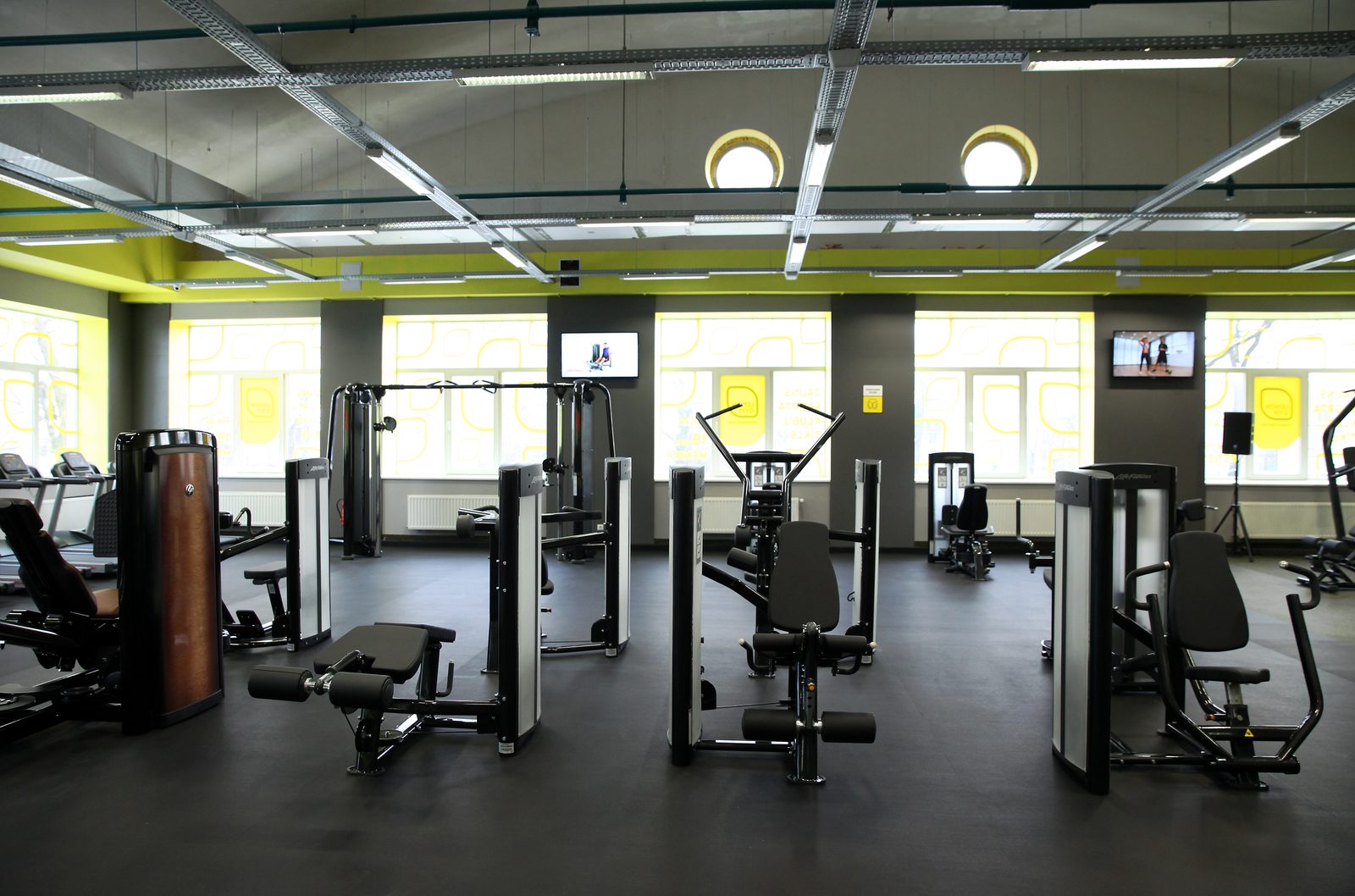 Saeimā nonākusi iedzīvotāju parakstītā iniciatīva par sportošanas atsākšanu klubos Saeimā nonākusi iedzīvotāju parakstītā iniciatīva par sportošanas atsākšanu klubos