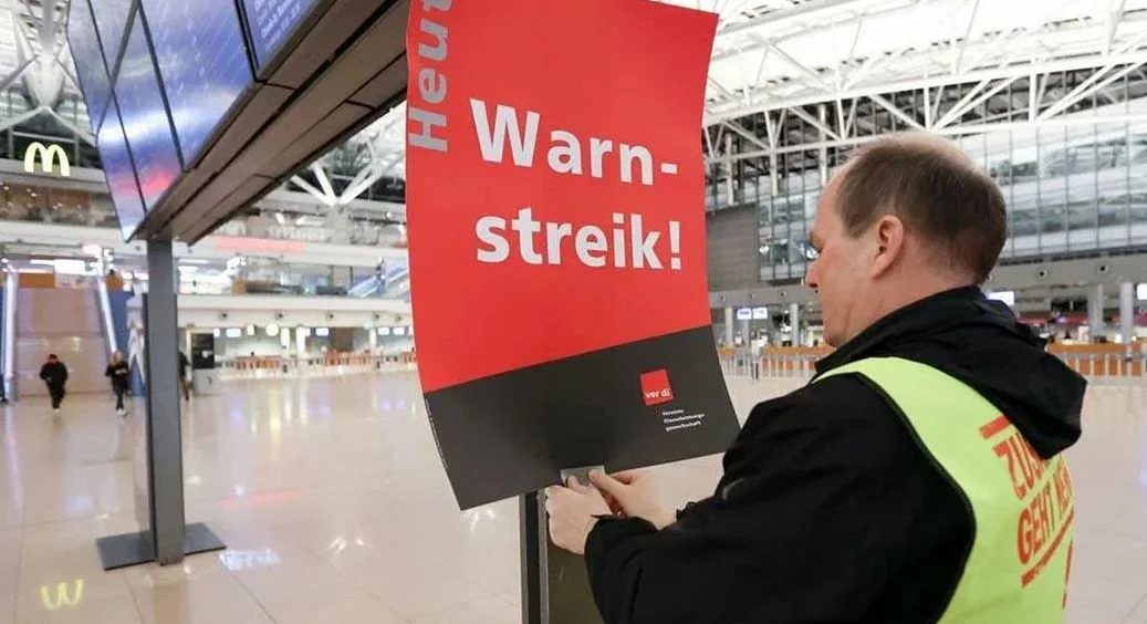 Из-за забастовки работников в Германии с ночи почти парализовано железнодорожное движение