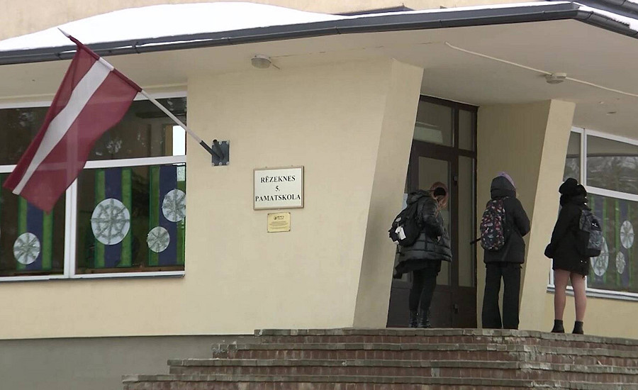 Недетские разборки в школе: школьник ударил сверстника бутылкой по голове Недетские разборки в школе: школьник ударил сверстника бутылкой по голове