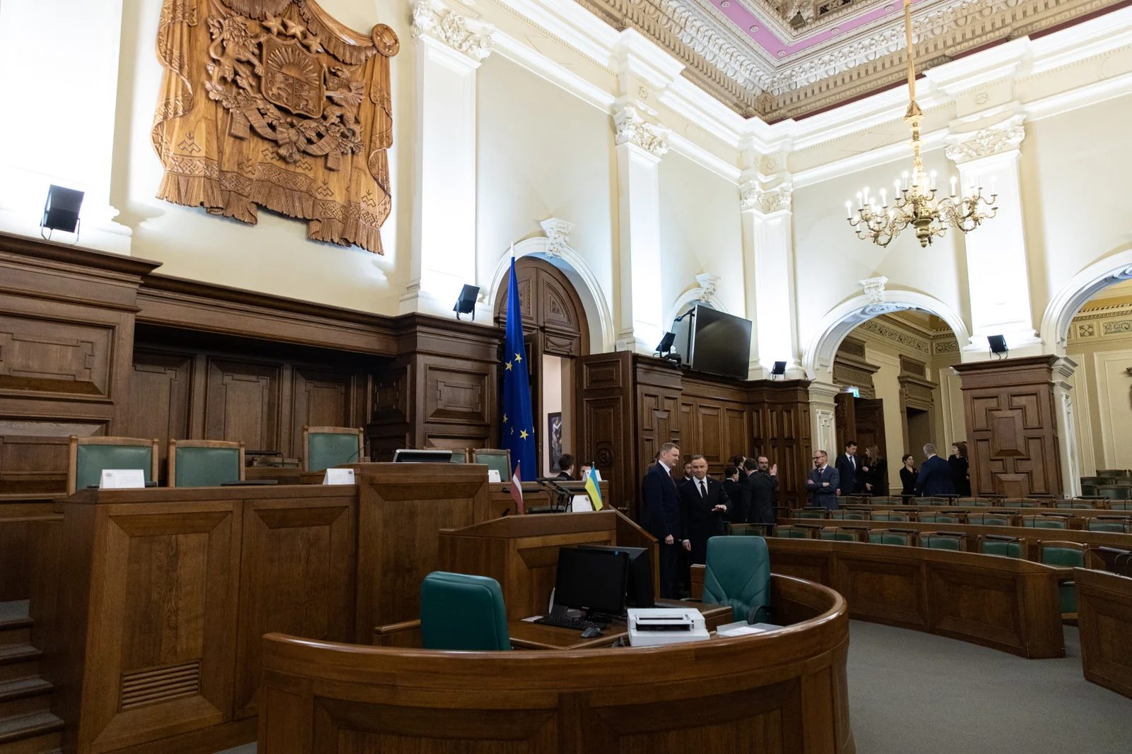 Комиссия Сейма решила против обязательного наличия высшего образования у депутатов