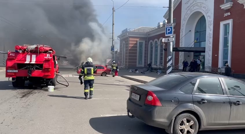 В Краматорске - удар по вокзалу, где проходила эвакуация