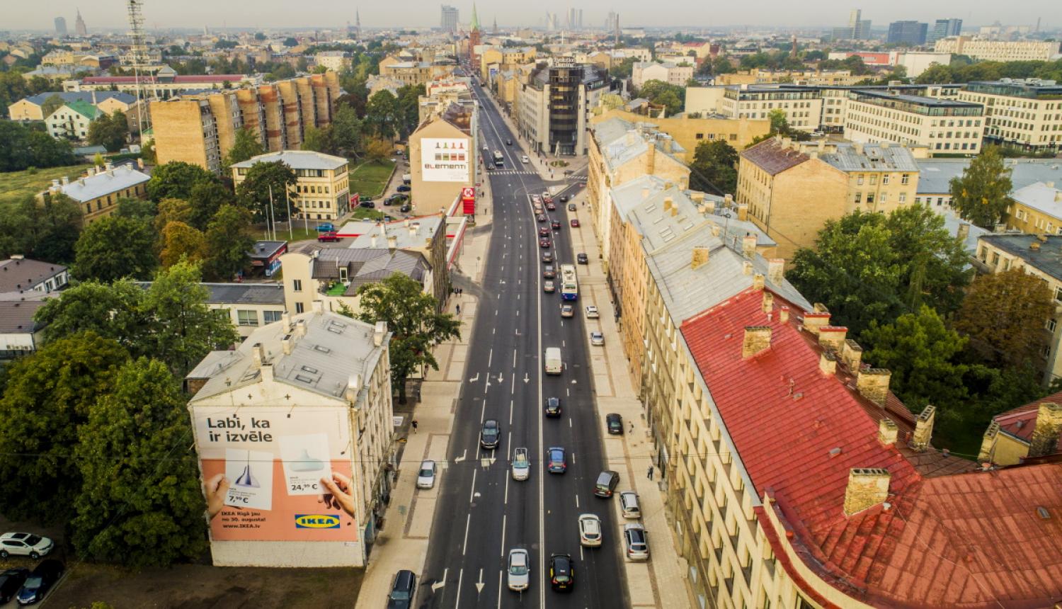 Жара. Рижские улицы начнут поливать ночами Жара. Рижские улицы начнут поливать ночами