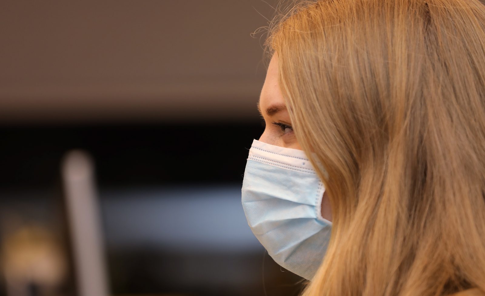 Covid-19: ЧП - до 11 января, на работу - в масках, мастера маникюра могут работать Covid-19: ЧП - до 11 января, на работу - в масках, мастера маникюра могут работать
