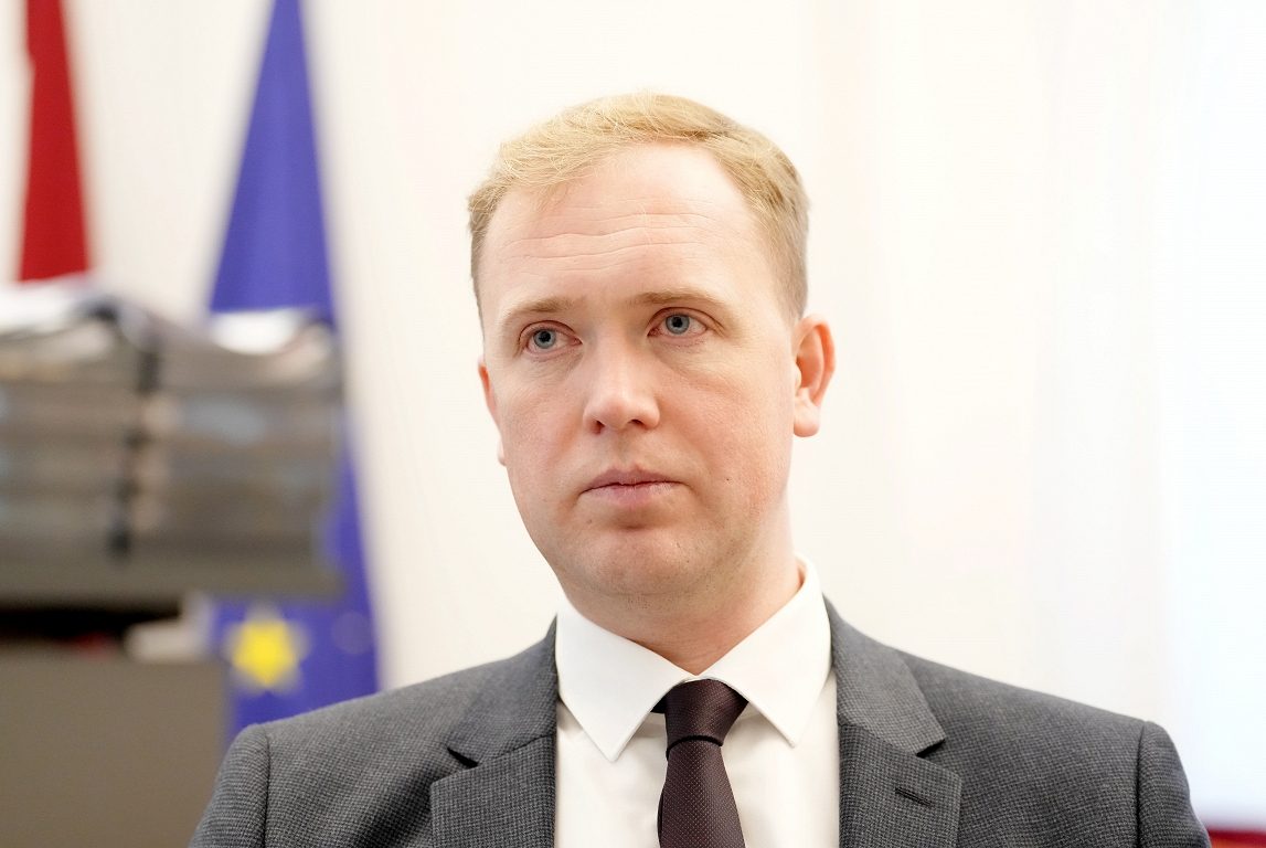 Валайнис: airBaltic нуждается в новом руководстве