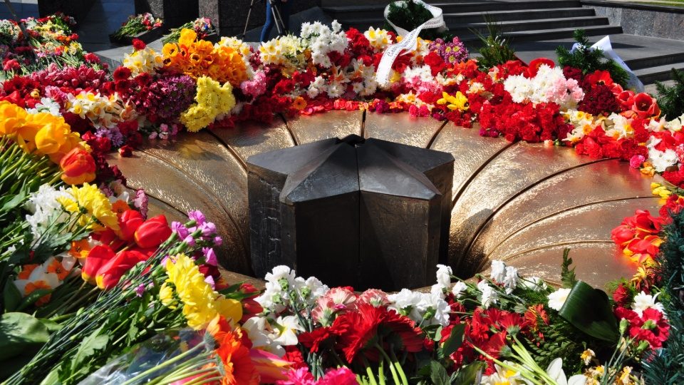 Полицейских выставили у всех памятников войны Полицейских выставили у всех памятников войны