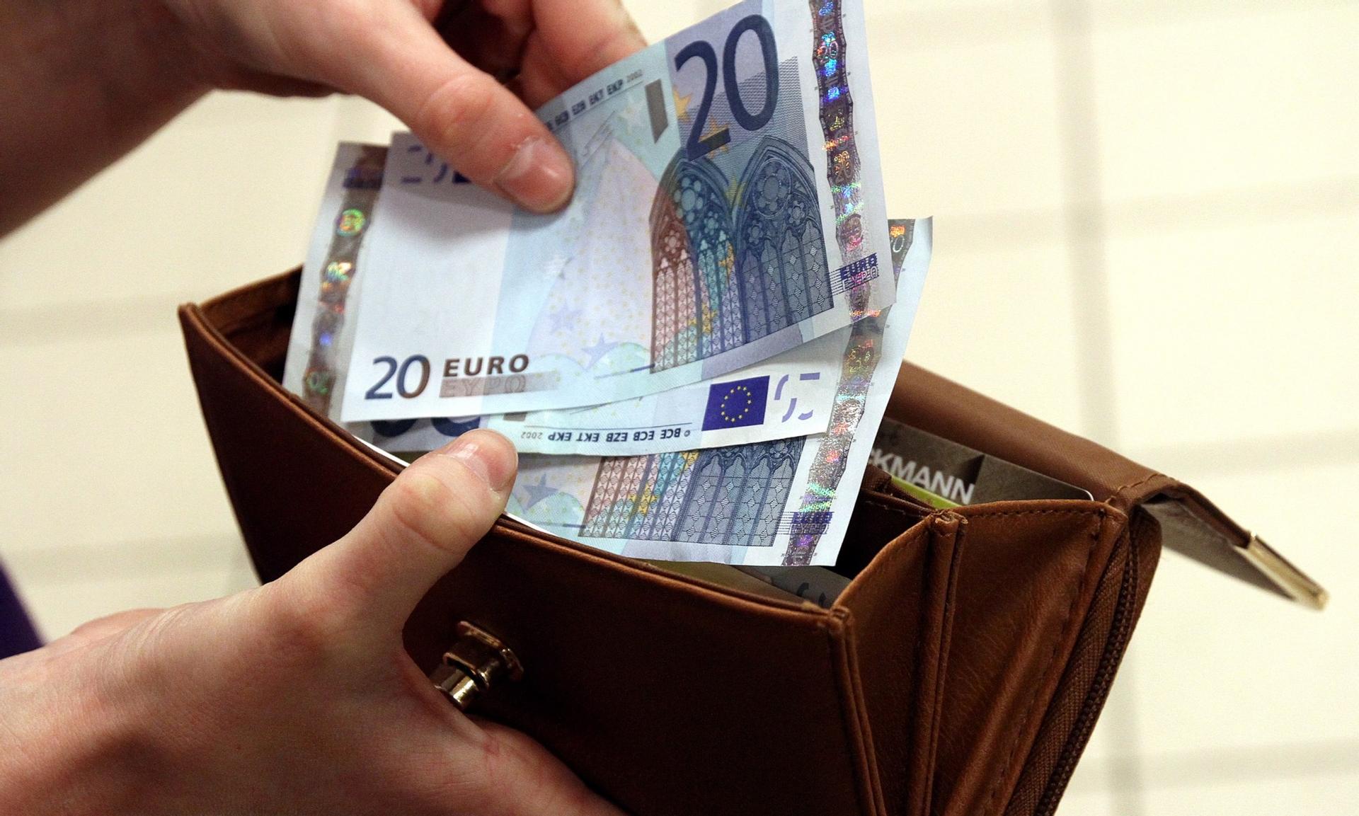 Работодателей хотят обязать сообщать СГД о выплате зарплат наличными