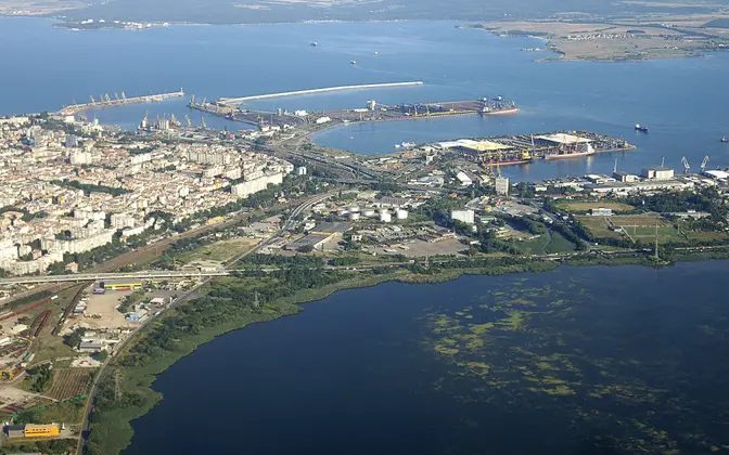 Болгария закрыла свои порты для всех российских судов Болгария закрыла свои порты для всех российских судов
