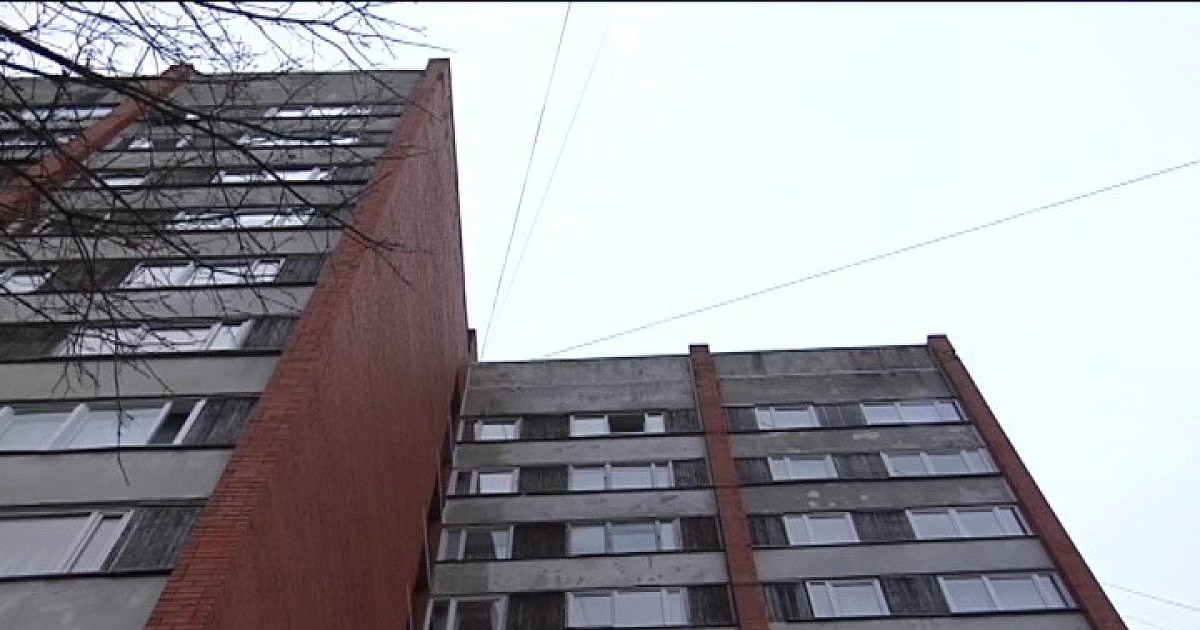 В Иманте насмерть разбился парень - упал с 12-этажного дома