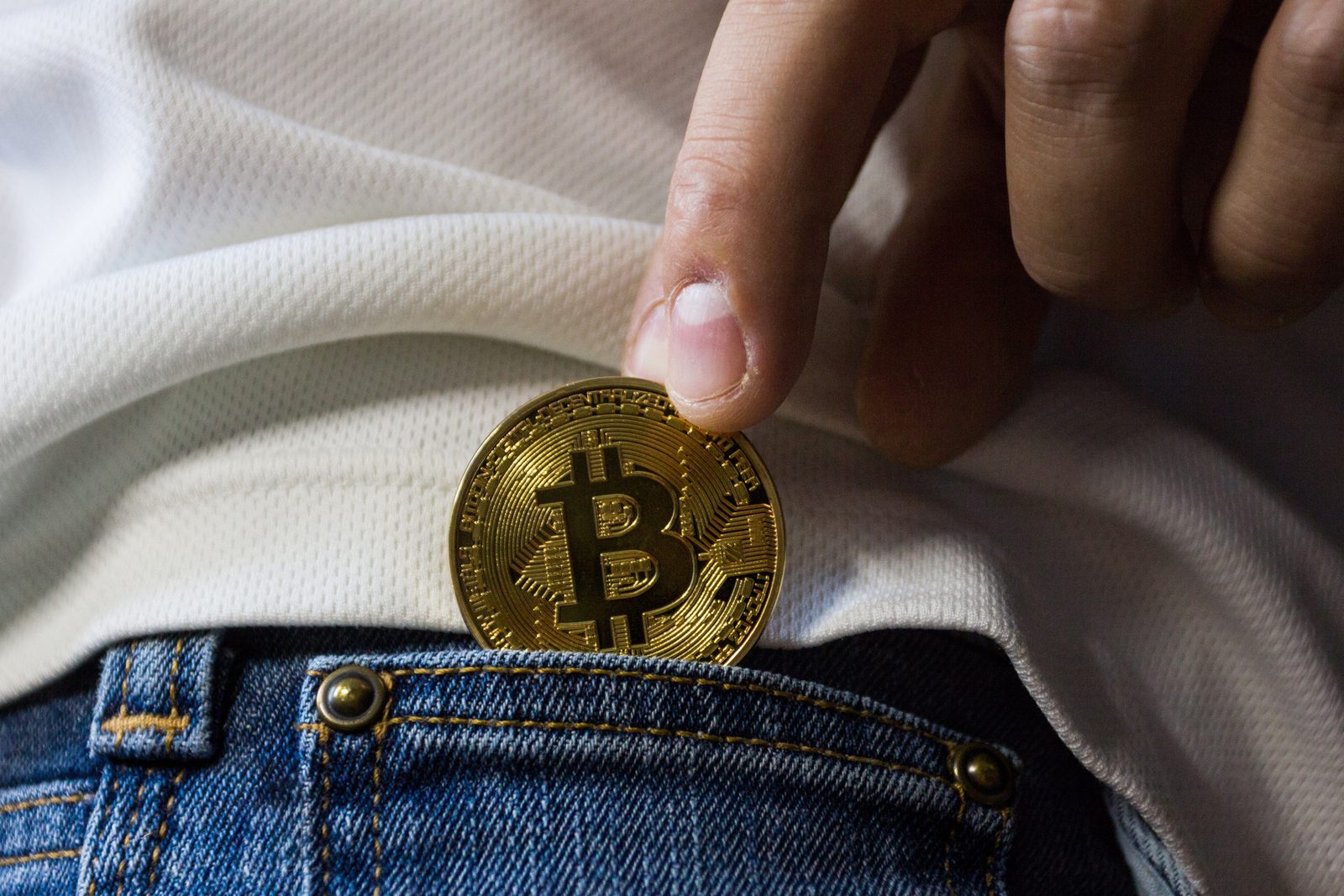 Курс биткоина упал еще на 9% Курс биткоина упал еще на 9%