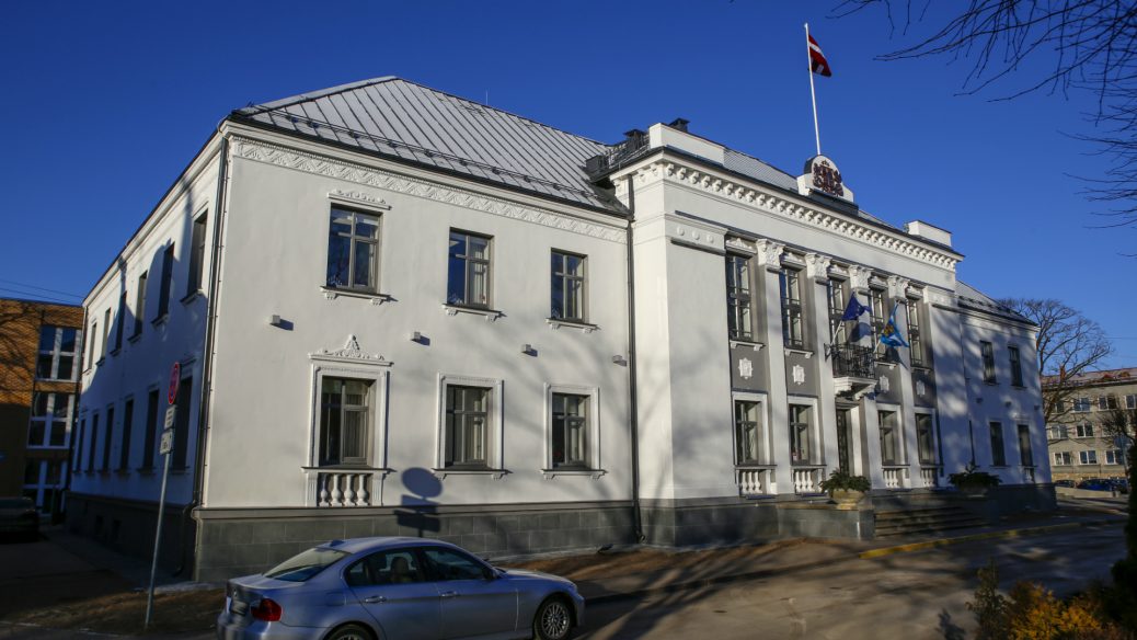 В Резекне вице-мэр отказалась отвечать "Кому принадлежит Крым?"