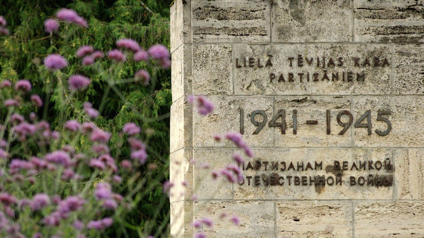 Парламент рассмотрит поправки Нацобъединения о сносе оставшихся памятников советской армии Парламент рассмотрит поправки Нацобъединения о сносе оставшихся памятников советской армии