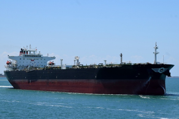 Нефтяной танкер подорвался на мине в Красном море Нефтяной танкер подорвался на мине в Красном море