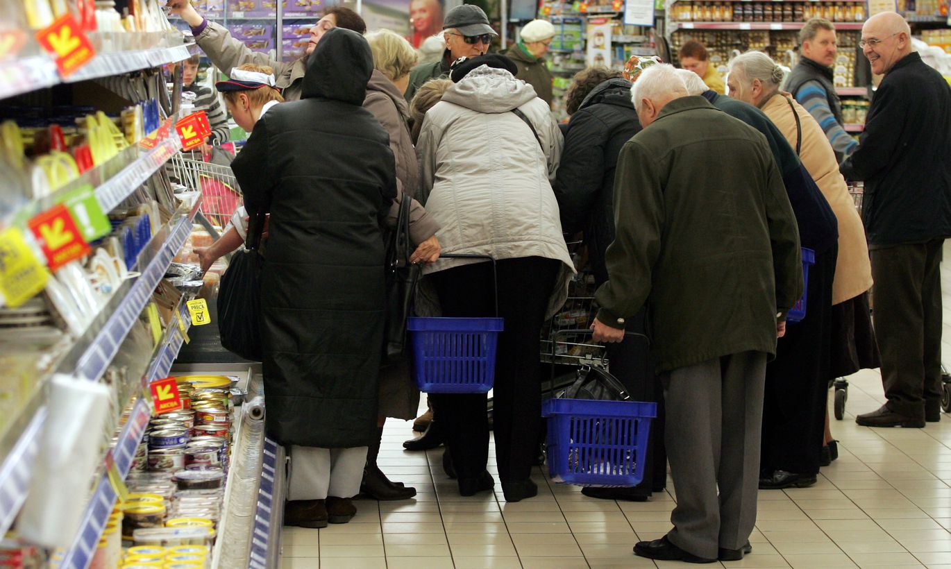 В торговых центрах - наплыв покупателей. А Рига стоит в пробках В торговых центрах - наплыв покупателей. А Рига стоит в пробках