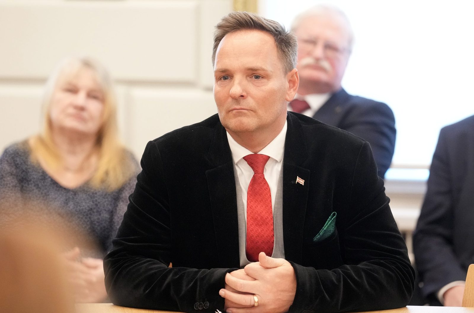 Kokrūpnieku lietā aizturēts zemkopības ministrs un Valsts kancelejas direktors Kokrūpnieku lietā aizturēts zemkopības ministrs un Valsts kancelejas direktors