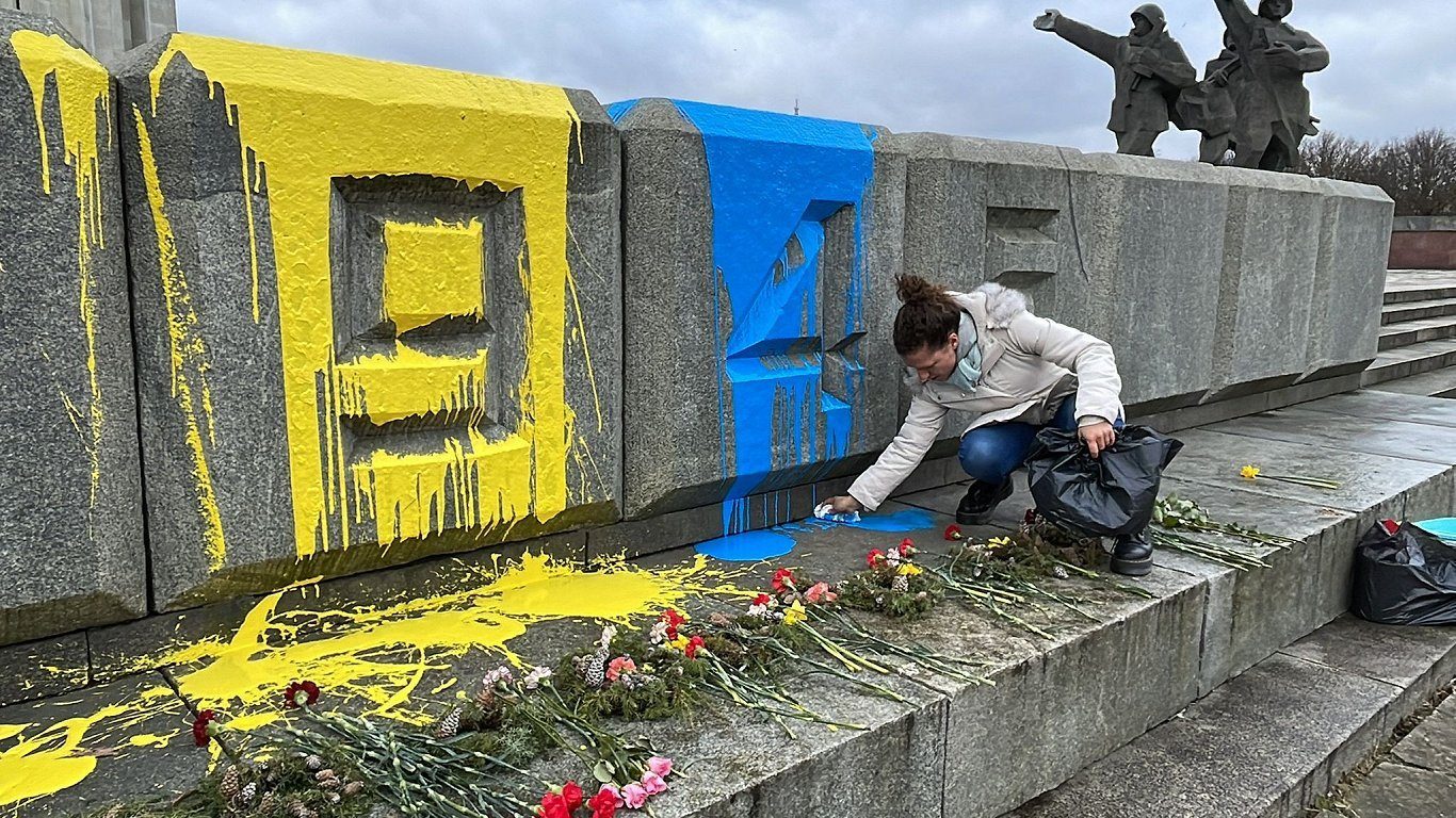 Памятник в парке Победы взрывать не будут. Но подготовка к сносу идет полным ходом Памятник в парке Победы взрывать не будут. Но подготовка к сносу идет полным ходом