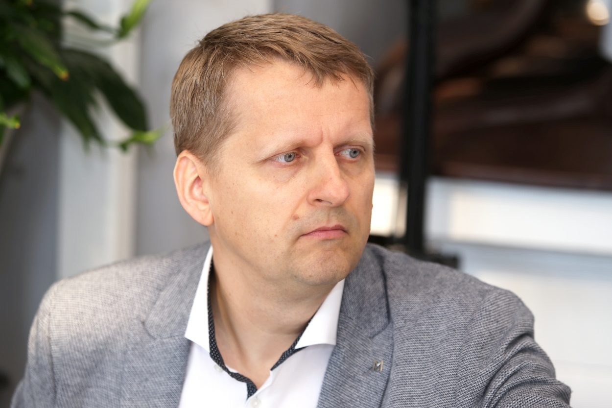 За три неполных месяца Кокинс получил от "Tet" почти 57 тыс. евро За три неполных месяца Кокинс получил от "Tet" почти 57 тыс. евро