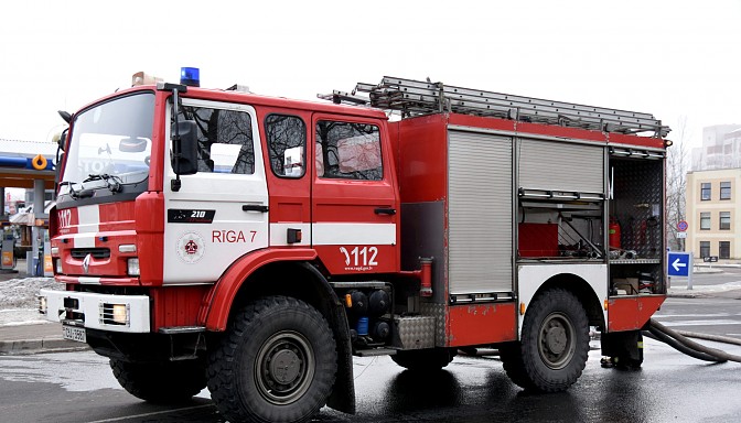 Из-за пожара в жилом доме в Риге эвакуировано 32 человека Из-за пожара в жилом доме в Риге эвакуировано 32 человека